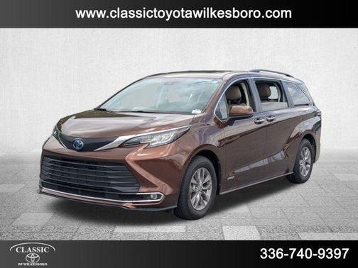 2021 Toyota Sienna XLE 8 Passenger