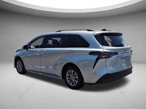 Celestial Silver Metallic 2025 Toyota Sienna XLE