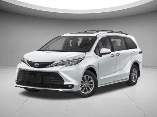 Celestial Silver Metallic 2025 Toyota Sienna XLE