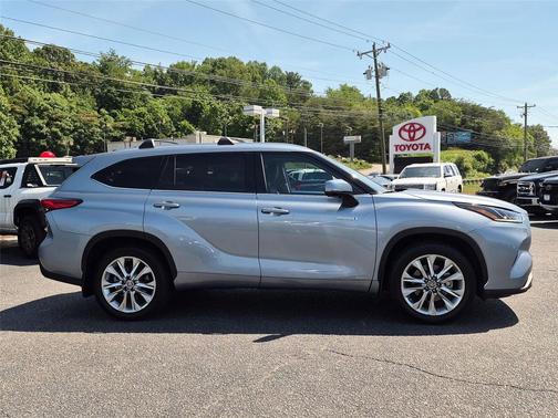Moon Dust 2021 Toyota Highlander Hybrid Limited