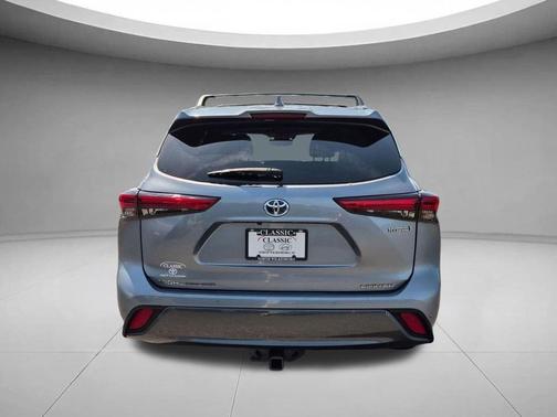 Moon Dust 2021 Toyota Highlander Hybrid Limited