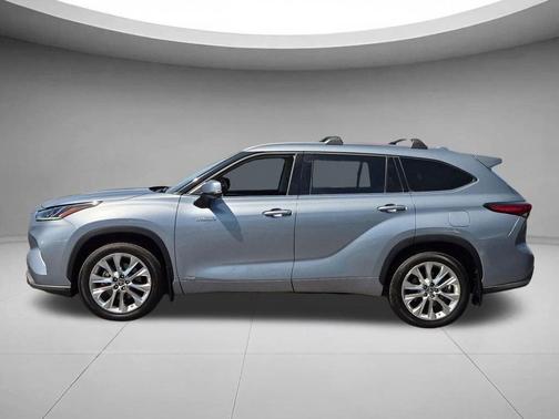 Moon Dust 2021 Toyota Highlander Hybrid Limited