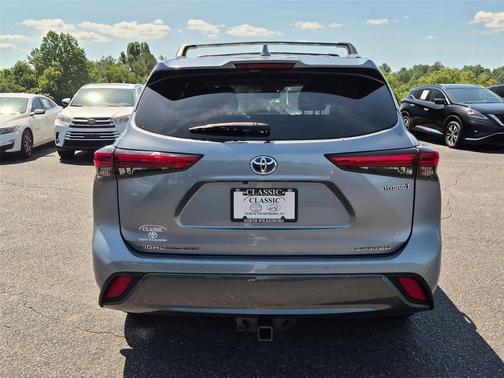 Moon Dust 2021 Toyota Highlander Hybrid Limited