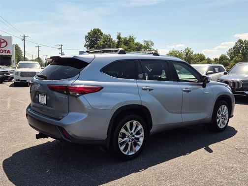Moon Dust 2021 Toyota Highlander Hybrid Limited