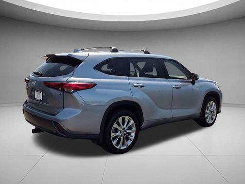 Moon Dust 2021 Toyota Highlander Hybrid Limited