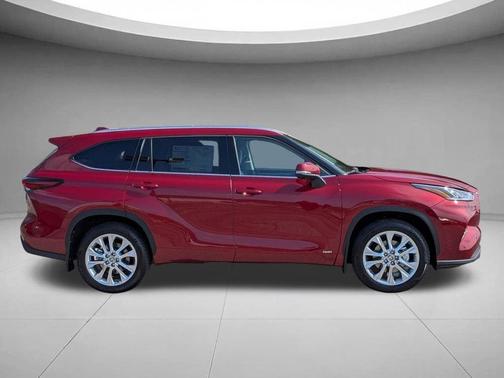 Ruby Flare Pearl 2026 Toyota Highlander Hybrid Limited
