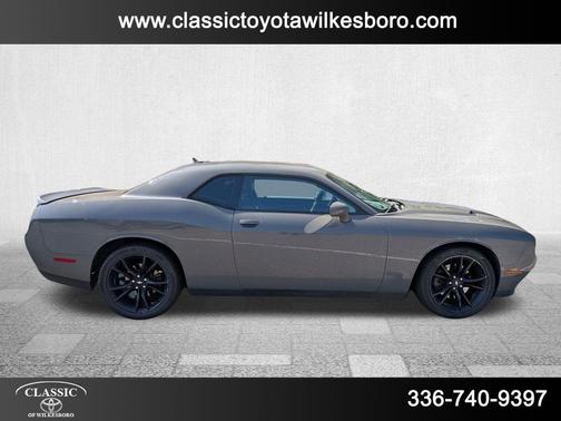 2017 Dodge Challenger SXT