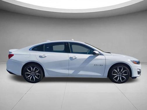 Summit White 2023 Chevrolet Malibu FWD RS