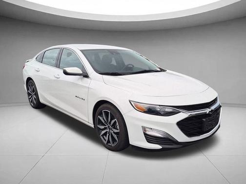 Summit White 2023 Chevrolet Malibu FWD RS