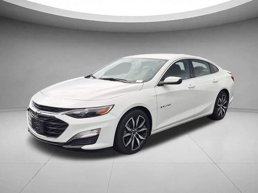 Summit White 2023 Chevrolet Malibu FWD RS
