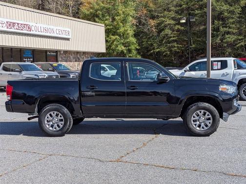 2017 Toyota Tacoma SR