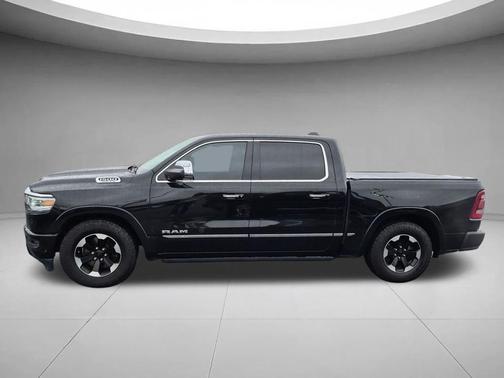 Diamond Black Crystal Pearlcoat 2019 RAM 1500 Limited