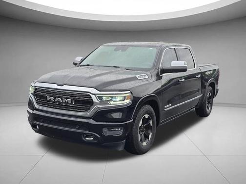 Diamond Black Crystal Pearlcoat 2019 RAM 1500 Limited