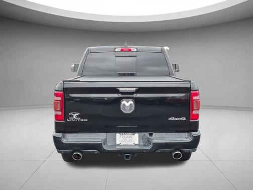 Diamond Black Crystal Pearlcoat 2019 RAM 1500 Limited