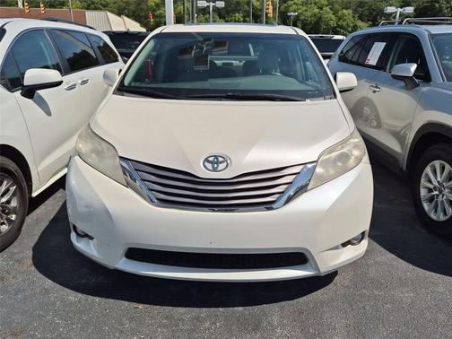Blizzard Pearl 2017 Toyota Sienna Limited