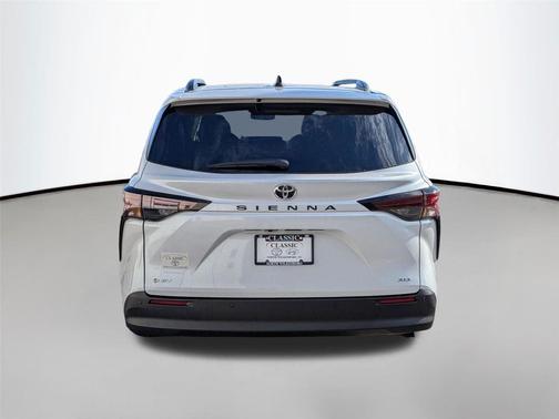 Wind Chill Pearl 2026 Toyota Sienna XLE
