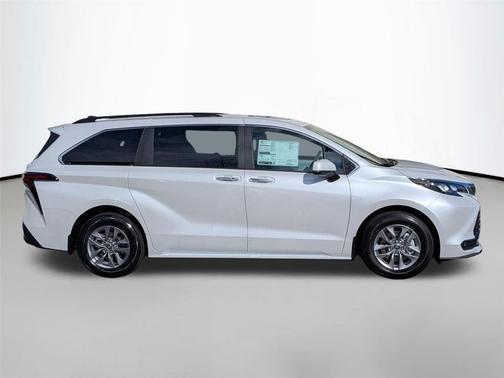 Wind Chill Pearl 2026 Toyota Sienna XLE