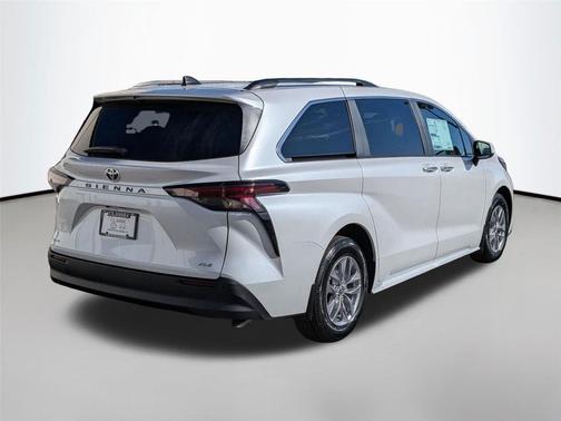 Wind Chill Pearl 2026 Toyota Sienna XLE