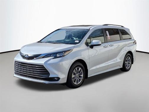Wind Chill Pearl 2026 Toyota Sienna XLE