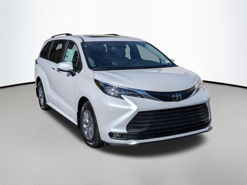 Wind Chill Pearl 2026 Toyota Sienna XLE