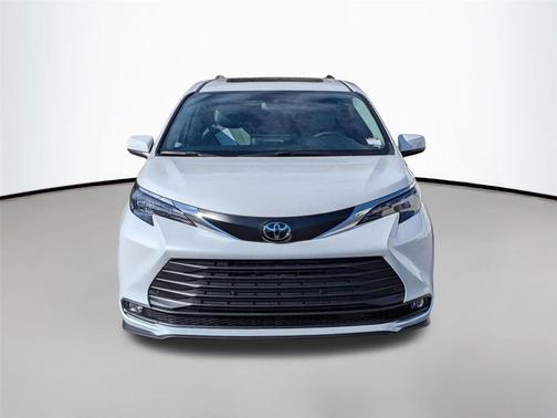 Wind Chill Pearl 2026 Toyota Sienna XLE