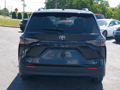 Midnight Black Metallic 2026 Toyota Sienna XLE