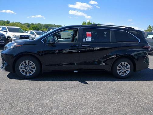 Midnight Black Metallic 2026 Toyota Sienna XLE
