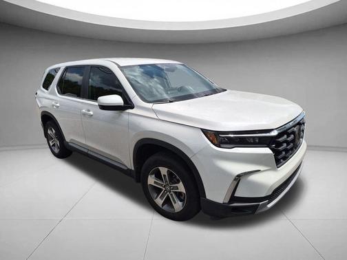 Platinum White Pearl 2023 Honda Pilot EX-L 7 Passenger