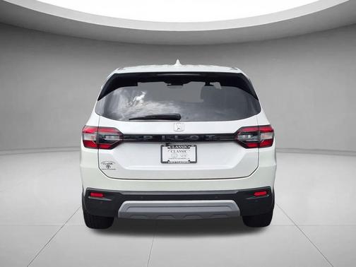 Platinum White Pearl 2023 Honda Pilot 2WD EX-L 7 Passenger