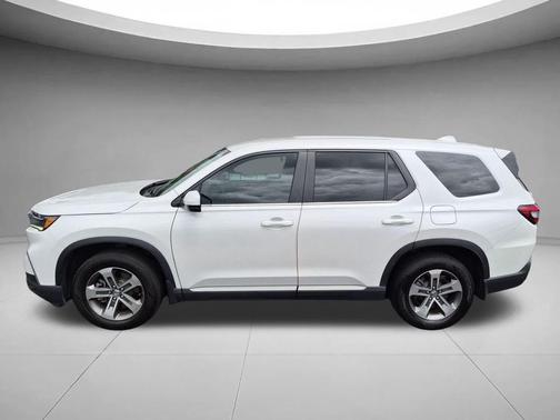 Platinum White Pearl 2023 Honda Pilot 2WD EX-L 7 Passenger