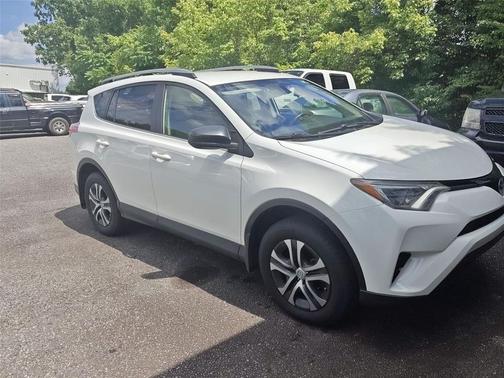Super White 2017 Toyota RAV4 LE