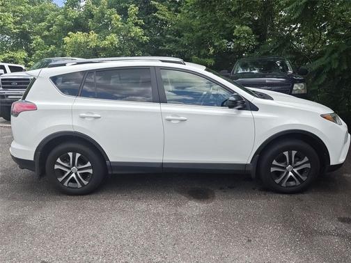 Super White 2017 Toyota RAV4 LE