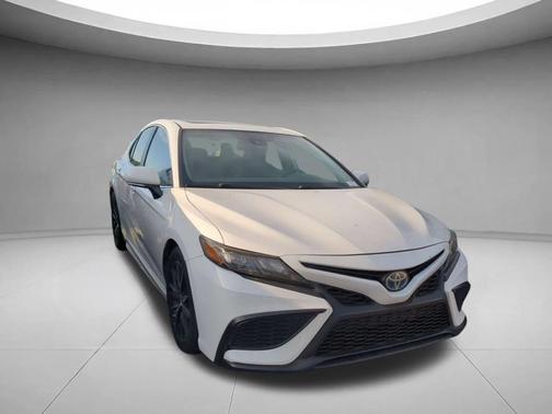 Ice Cap 2023 Toyota Camry SE