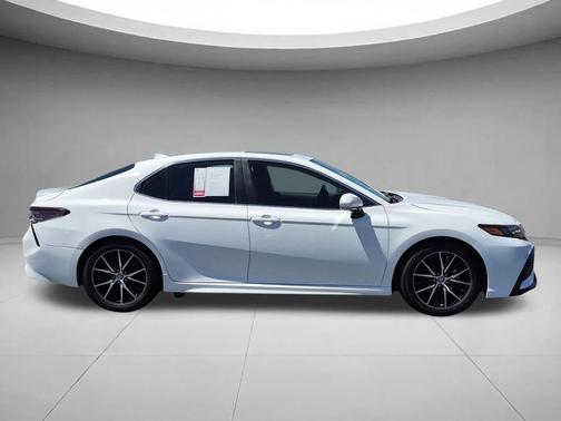 Ice Cap 2023 Toyota Camry SE