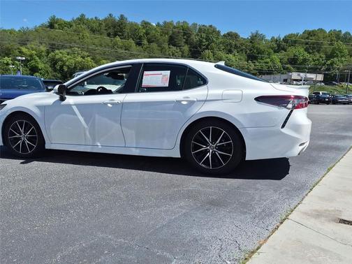 Ice Cap 2023 Toyota Camry SE