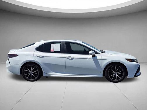 Ice Cap 2023 Toyota Camry SE