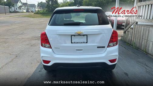 Summit White 2019 Chevrolet Trax LS