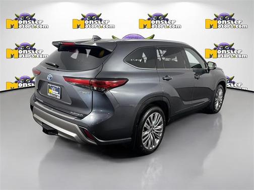 2023 Toyota Highlander Hybrid Platinum