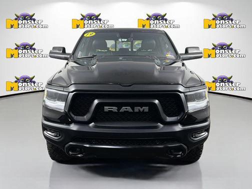 Diamond Black Crystal Pearlcoat 2019 RAM 1500 Rebel