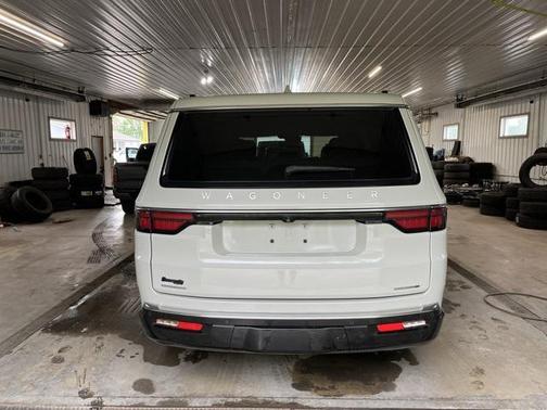2022 Jeep Wagoneer Series III