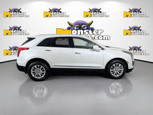 Crystal White Tricoat 2017 Cadillac XT5 Base