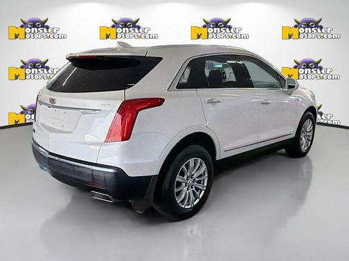 Crystal White Tricoat 2017 Cadillac XT5 Base