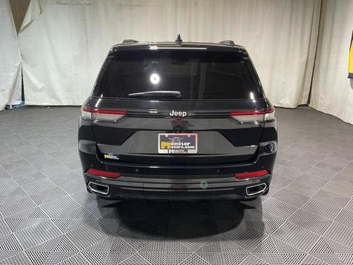 2023 Jeep Grand Cherokee Summit