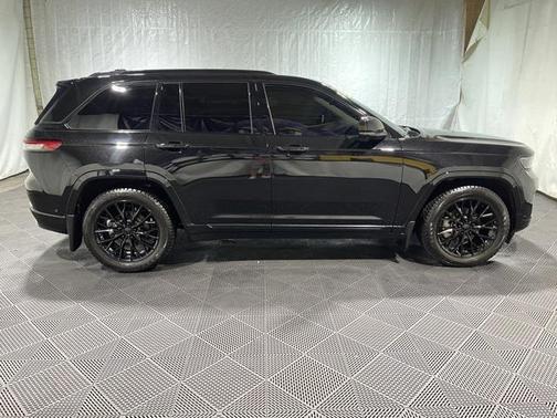 2023 Jeep Grand Cherokee Summit