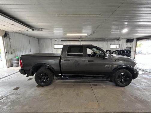 2016 RAM 1500 SLT