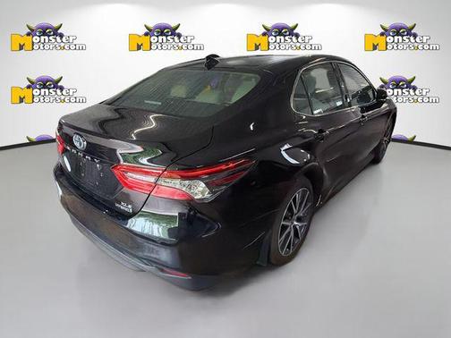 Midnight Black Metallic 2022 Toyota Camry Hybrid XLE