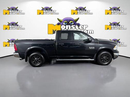Brilliant Black Crystal Pearlcoat 2018 RAM 1500 SLT