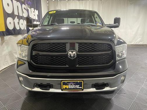 Brilliant Black Crystal Pearlcoat 2018 RAM 1500 SLT