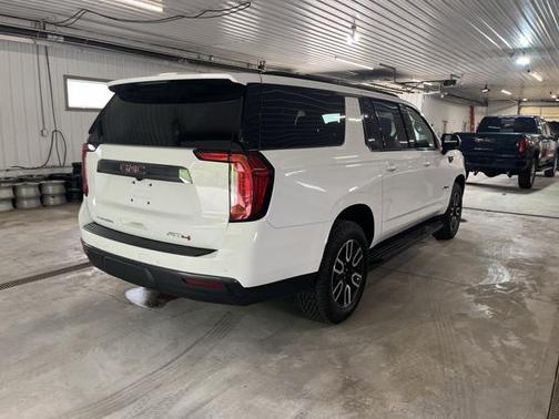 2023 GMC Yukon XL 4WD AT4