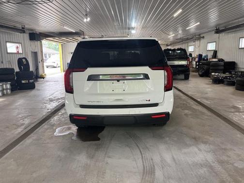 2023 GMC Yukon XL 4WD AT4